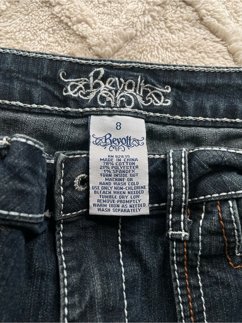 Revolt Jeans Dark Blue Cropped Capri with Cuffed Button Hem Size 8 Weekender - Picture 2 of 9